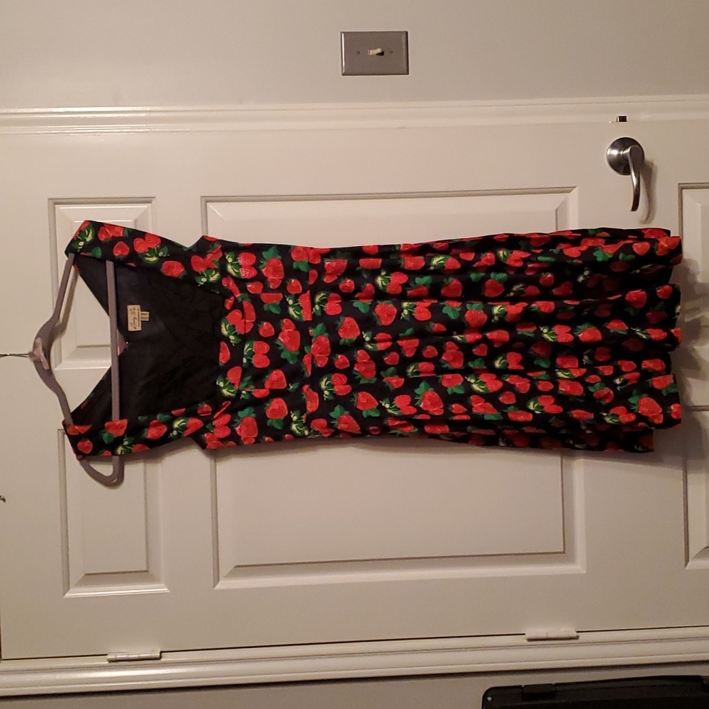 Size S Lindy Bop strawberry dress
